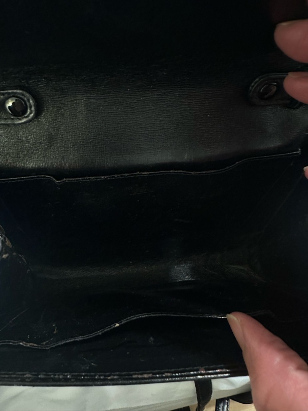 Gucci Black Leather Shoulder Bag with Gold Accents - Picture 12 of 13